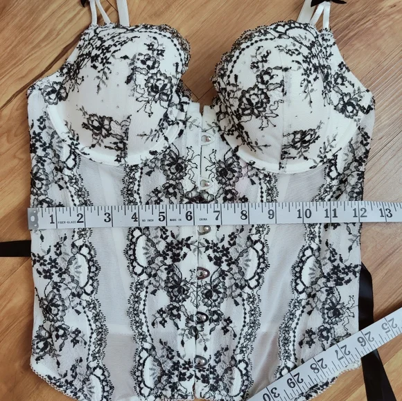Victoria's Secret Y2K White Black Lace Corset Metal Hardware Front Closure, 34C
